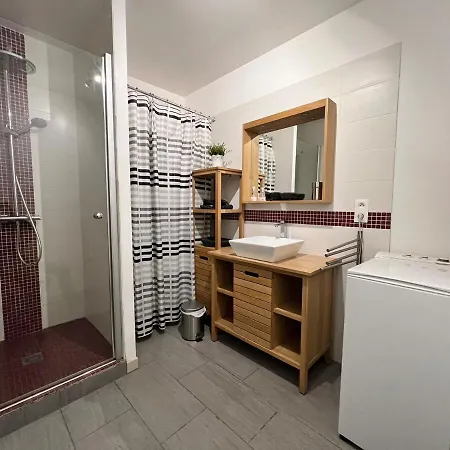 Exceptional T2 Independent, Garden, 400 M Apartment *